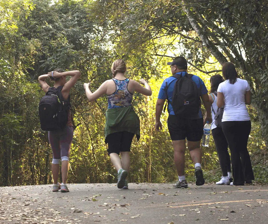 go for a walk with friends on no spend challenge