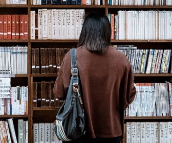 frugal minimalist Lady using library