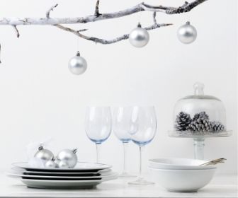 minimalist Christmas party decorations
