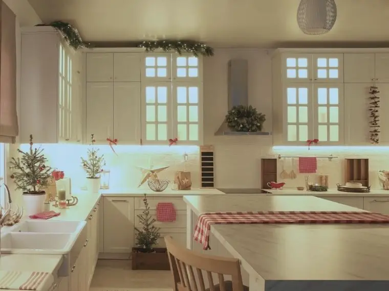 Christmas decorations for kitchen cabinets