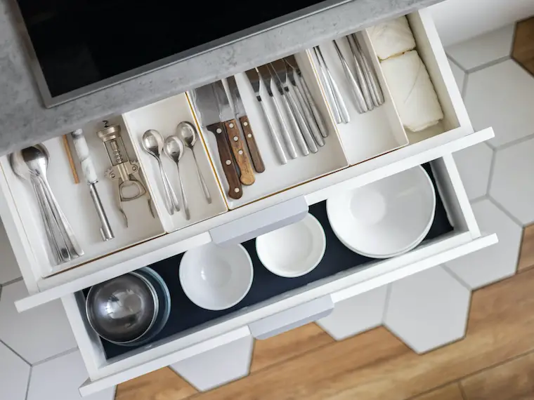 minimalist kitchen organization