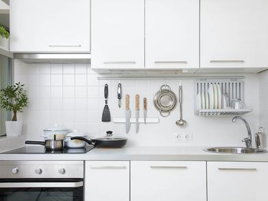 https://frugalminimalistkitchen.com/wp-content/uploads/2023/01/how-to-maximize-space-in-a-small-kitchen.jpeg?ezimgfmt=rs:391x294/rscb6/ngcb6/notWebP